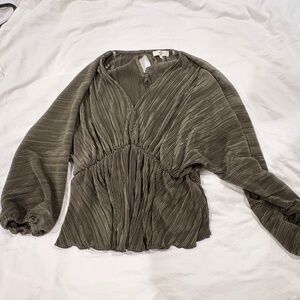 Flowy sleeve blouse
